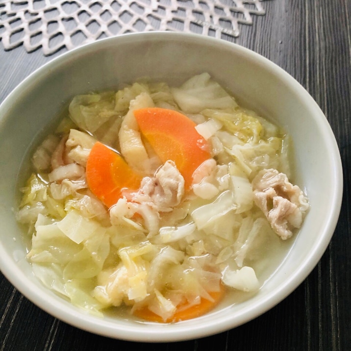 茅乃舎のだし☆豚肉と白菜、キャベツのあごだしスープ